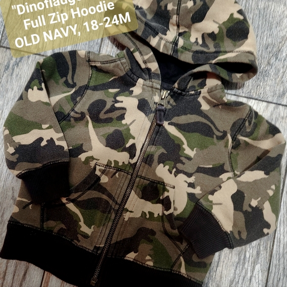 3 toddler Boy Hoodies, 18m/24m Dinoflauge, Converse & Camo print - Picture 6 of 12